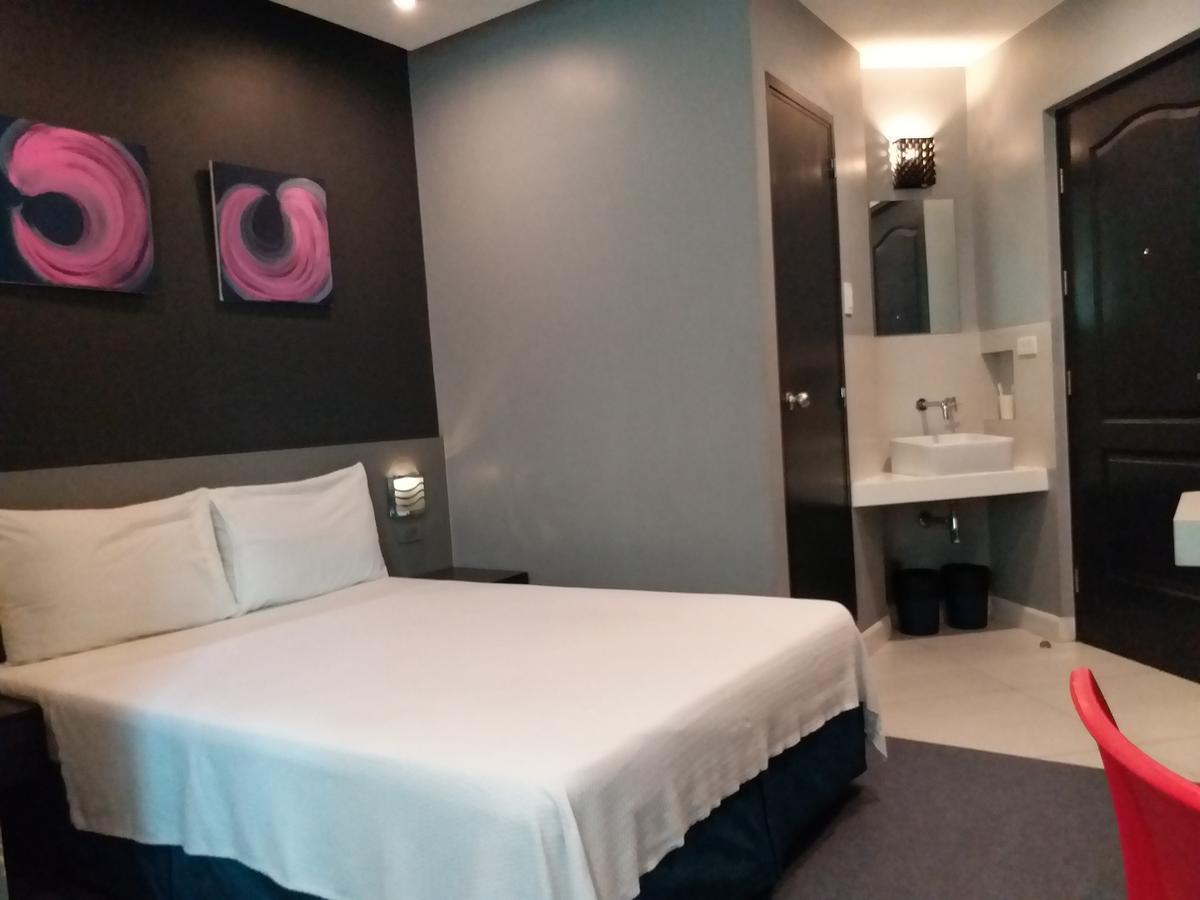 Leez Inn Manilla Buitenkant foto